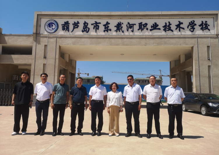 綏中縣人民政府常務(wù)副縣長(zhǎng)蒞臨我?？疾? class=