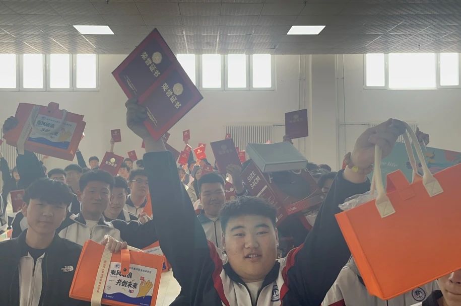 表彰先進(jìn)，激勵(lì)成長！